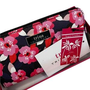 NWT Trina Turk Long Zip Around Wallet